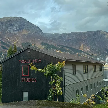 Trolltunga Hostel