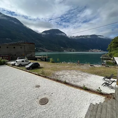 Trolltunga Hostel *