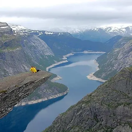 Trolltunga Hostel *
