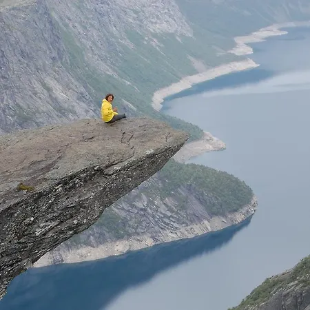Trolltunga Hostel *