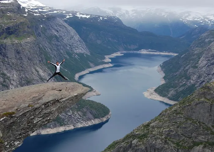 Trolltunga Vandrarhem *