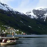 Trolltunga Vandrerhjem *