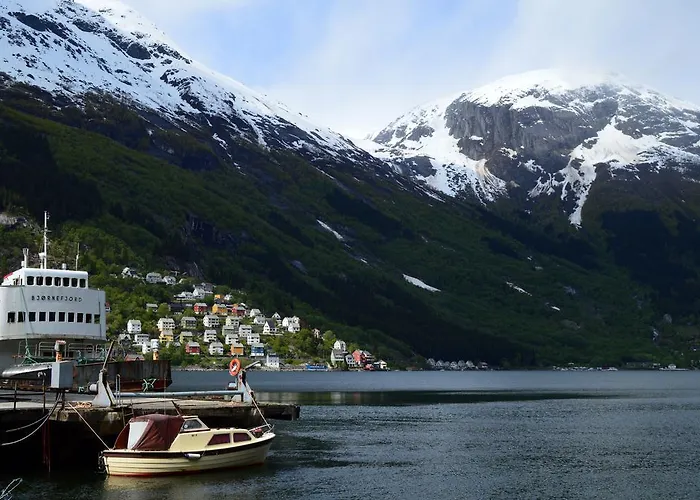 Trolltunga Hostel *