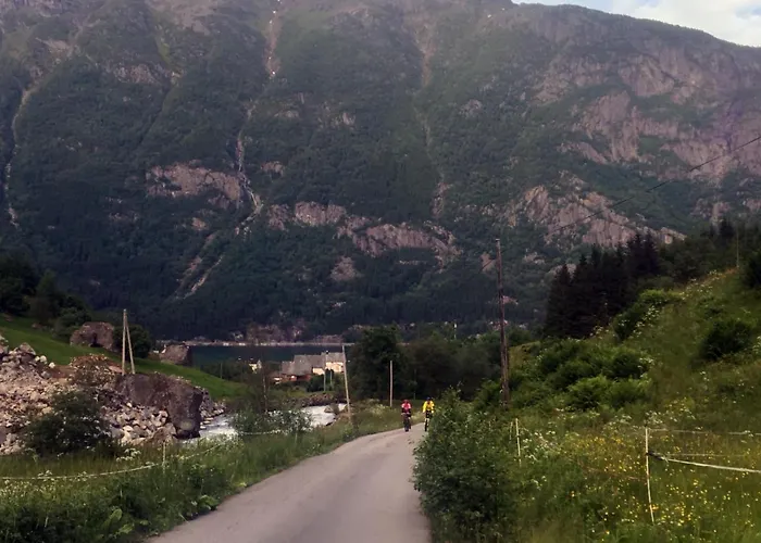 Trolltunga Hostel *